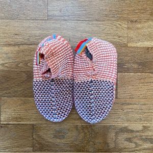 Bombas toddler slipper size 8-10